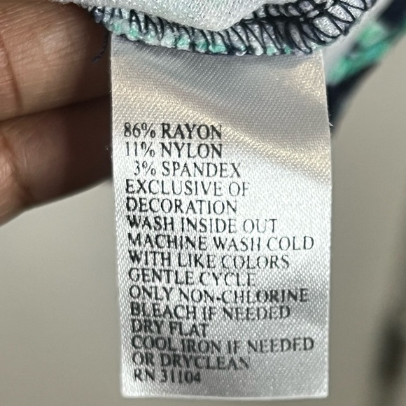 Crown & Ivy Sleeveless Women’s Elephant Print Crochet Neckline Top - Sz. XL - Picture 5 of 5